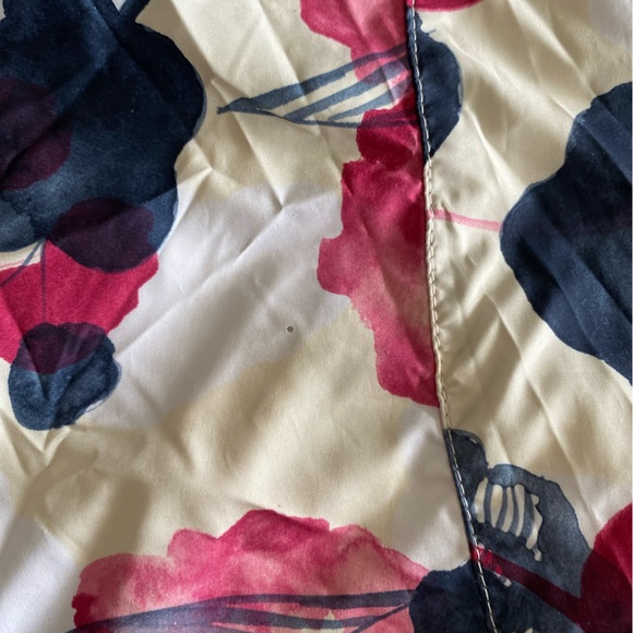 Lululemon misty miss jacket-size 4 windbreaker/rain shell - Picture 8 of 13